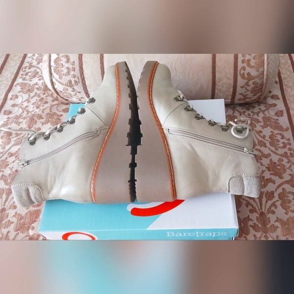 Bare Traps Nasha Wedge Heel Hiker Boots 9.5M Taupe EUC Like new! - Picture 5 of 16